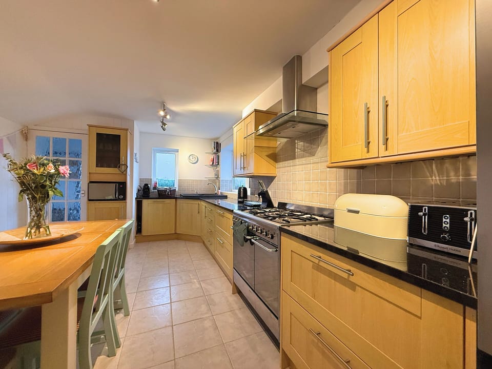 House | Private kitchen | Coffee/tea maker, fridge, microwave, oven