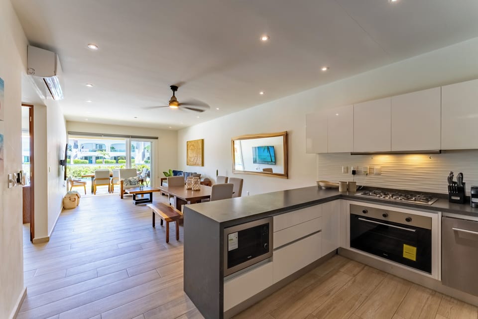 Deluxe Apartment, 2 Bedrooms, Lake View, Ground Floor | Private kitchen | Coffee/tea maker, full-size fridge, microwave, oven