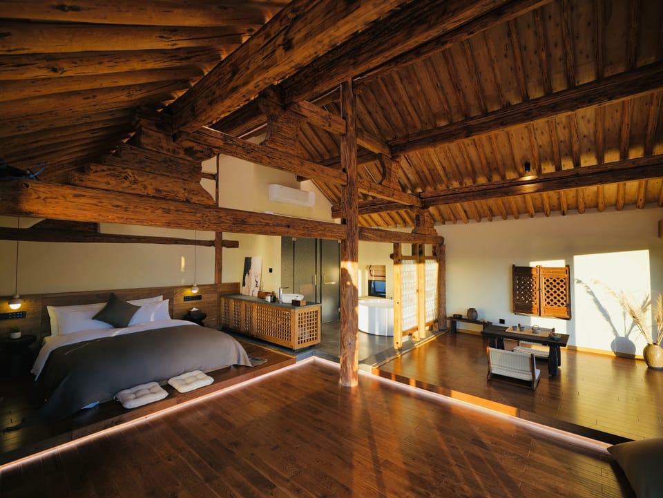 Signature Double Room | WiFi (free), bed sheets