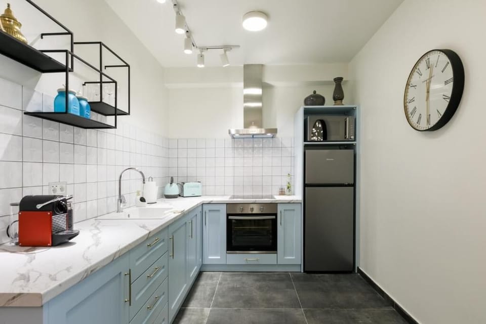 Electric kettle, toaster
