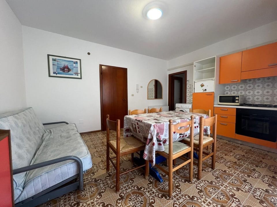 Apartment, 2 Bedrooms, Balcony, City View | Interior