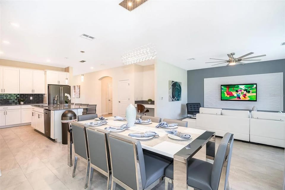 House | 6 bedrooms, desk, high-speed internet