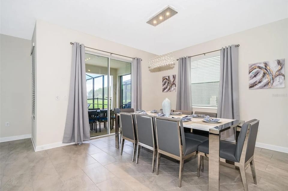 House | 6 bedrooms, desk, high-speed internet