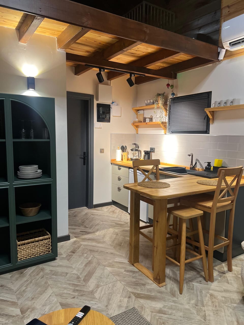 Deluxe Bungalow, Private Pool, City View | Private kitchen | Coffee/tea maker, electric kettle