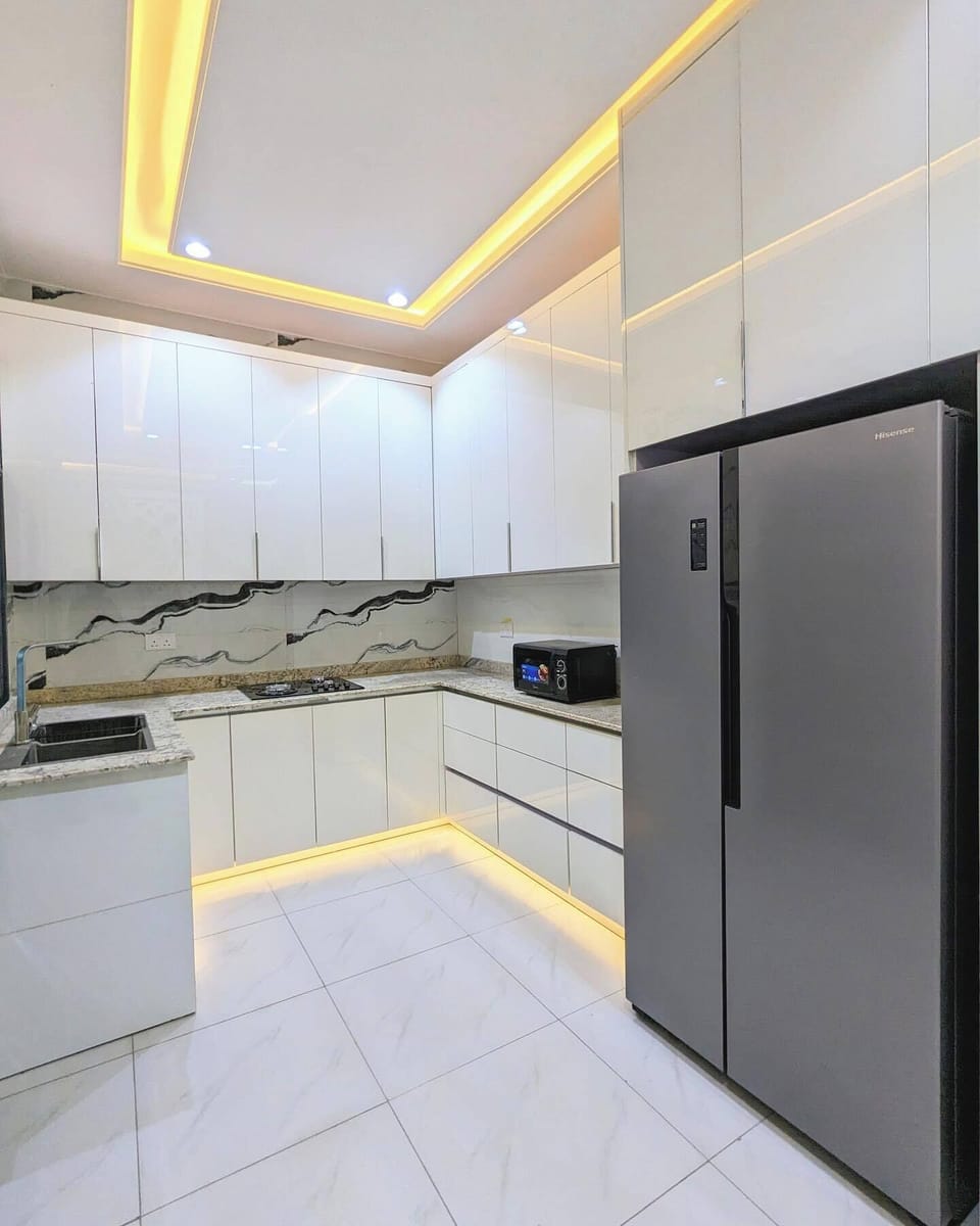 Junior Apartment, Balcony, City View | Private kitchen | Fridge, microwave, oven, stovetop
