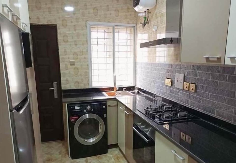 Junior Apartment, Balcony, City View | Private kitchen | Fridge, microwave, oven, stovetop