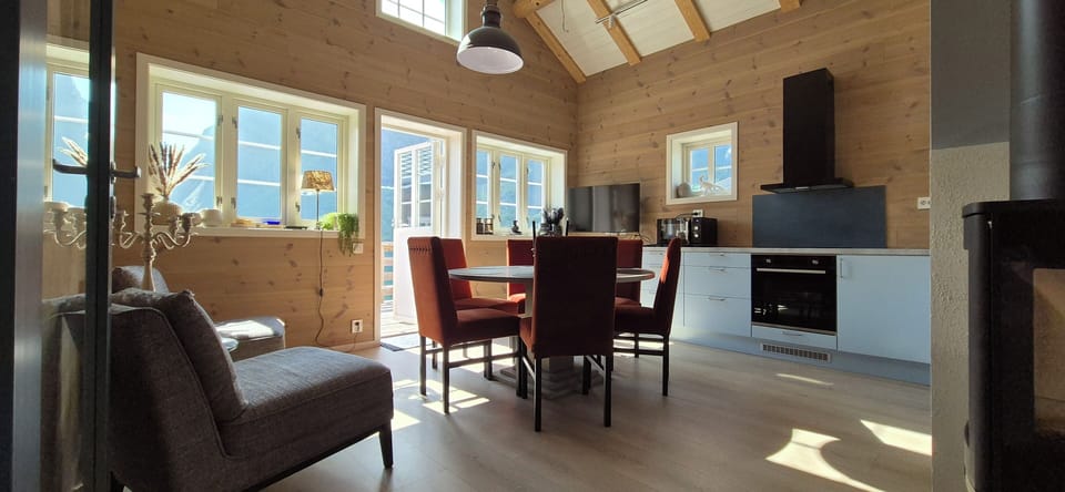 Deluxe Cabin no.11, 3 Bedrooms, Mountain View | Free WiFi