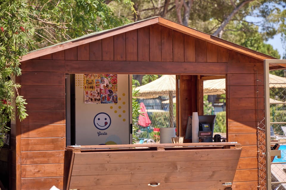Poolside bar