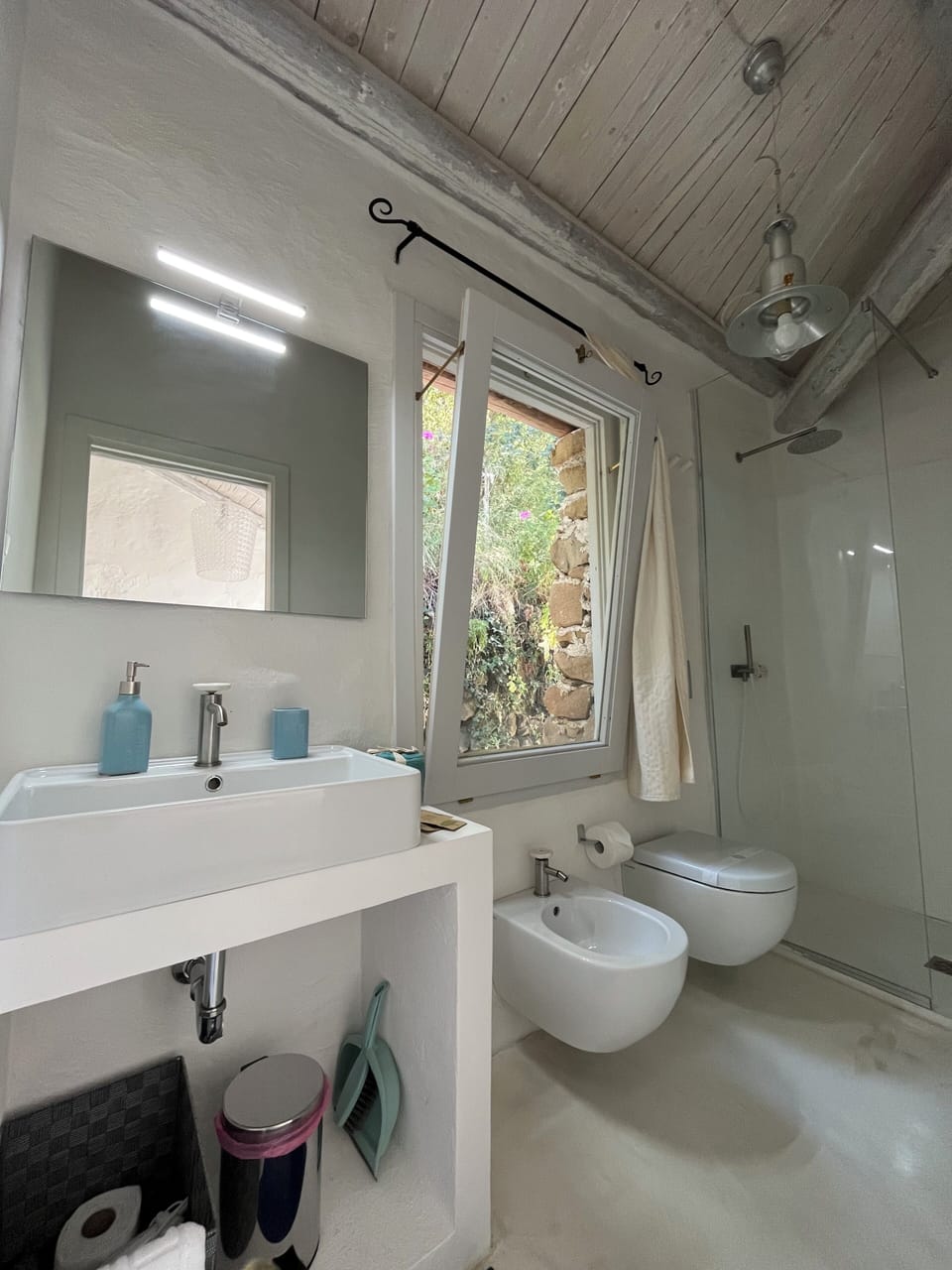Luxury Double Room, Pool View | Bathroom | Shower, hair dryer, bathrobes, bidet