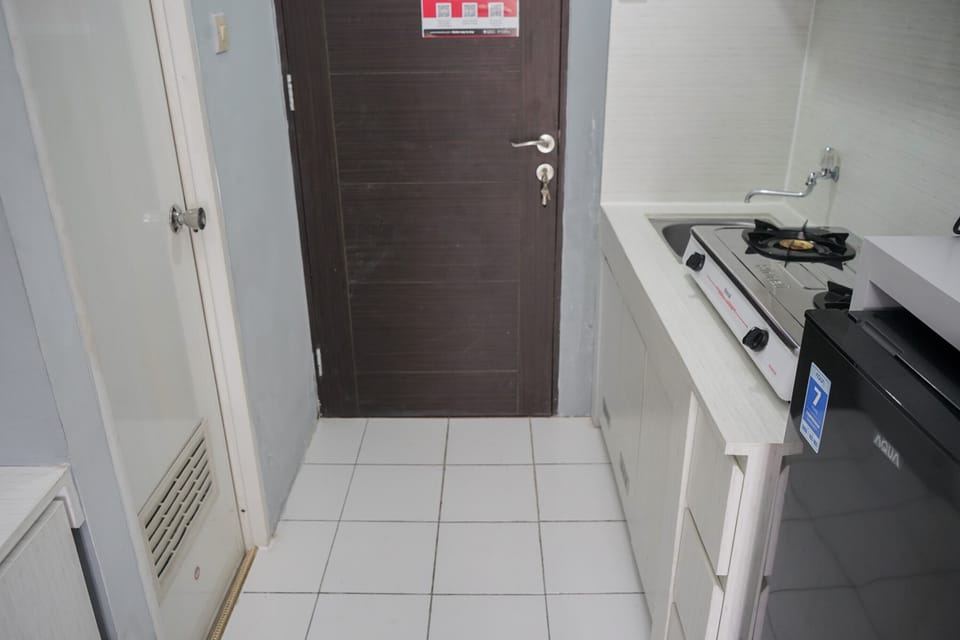 Apartment | Private kitchenette | Fridge, stovetop, rice cooker, cookware/dishes/utensils