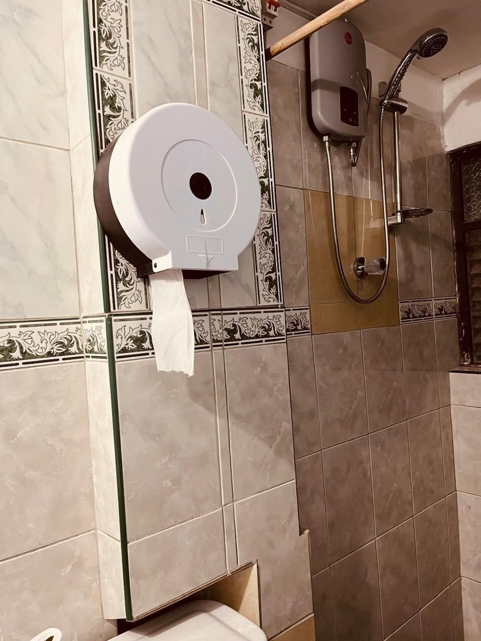 Classic Double Room, 1 Queen Bed | Bathroom | Towels, soap, toilet paper