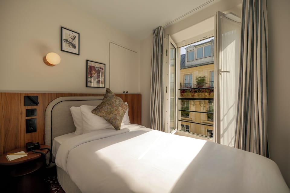 Cocoon-style room | In-room safe, desk, laptop workspace, blackout drapes