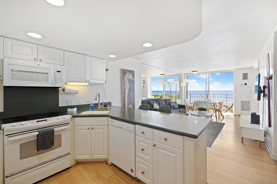 Apartment, 1 Queen Bed with Sofa bed, Kitchen, Ocean View | Private kitchen | Microwave, oven, stovetop, dishwasher