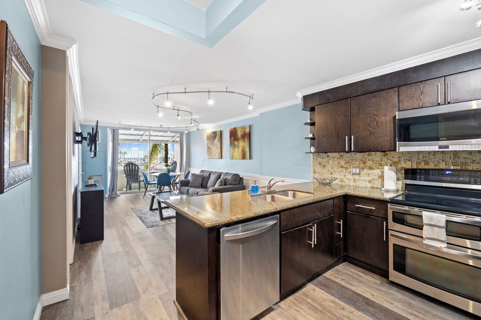 Apartment, Harbor View | Private kitchen | Microwave, oven, stovetop, dishwasher