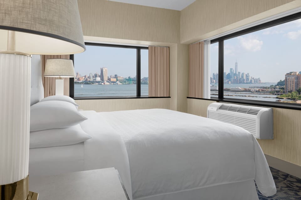 Panoramic Suite, 1 King Bed with Sofa bed (City View) | 1 bedroom, premium bedding, down comforters, pillowtop beds