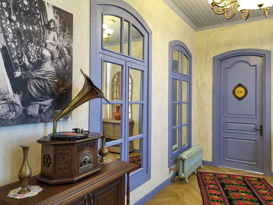 Deluxe Double Room, Smoking, Balcony | Desk, WiFi (free), bed sheets