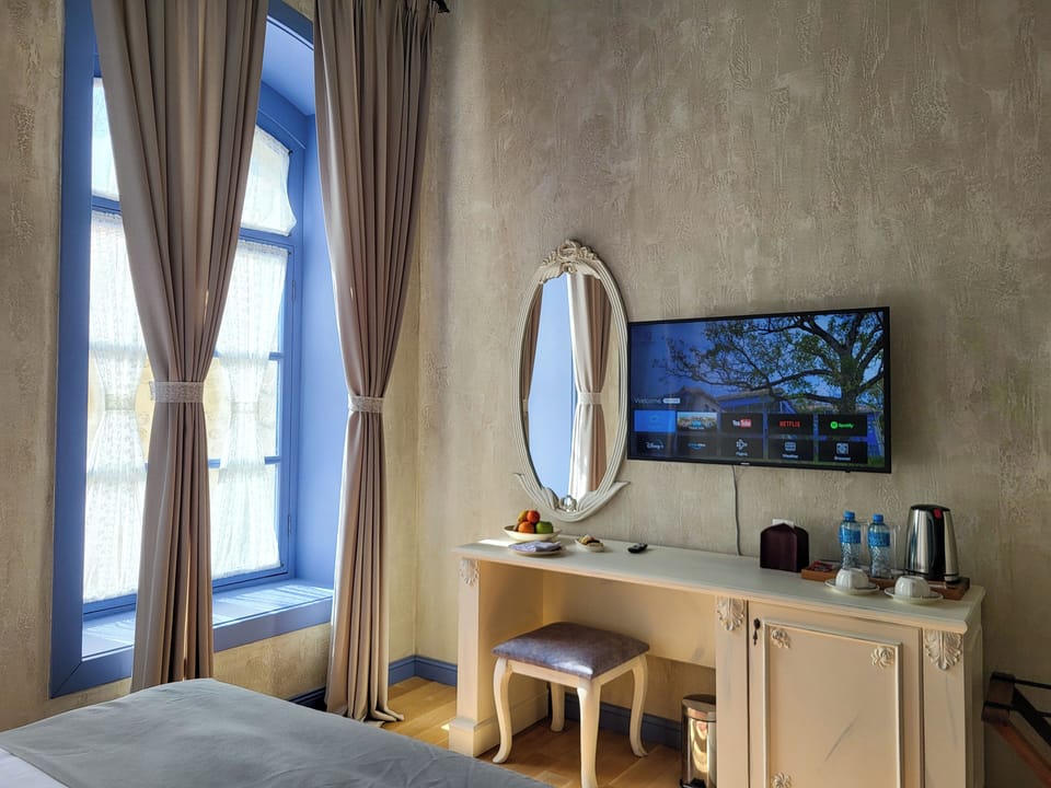 Desk, WiFi (free), bed sheets