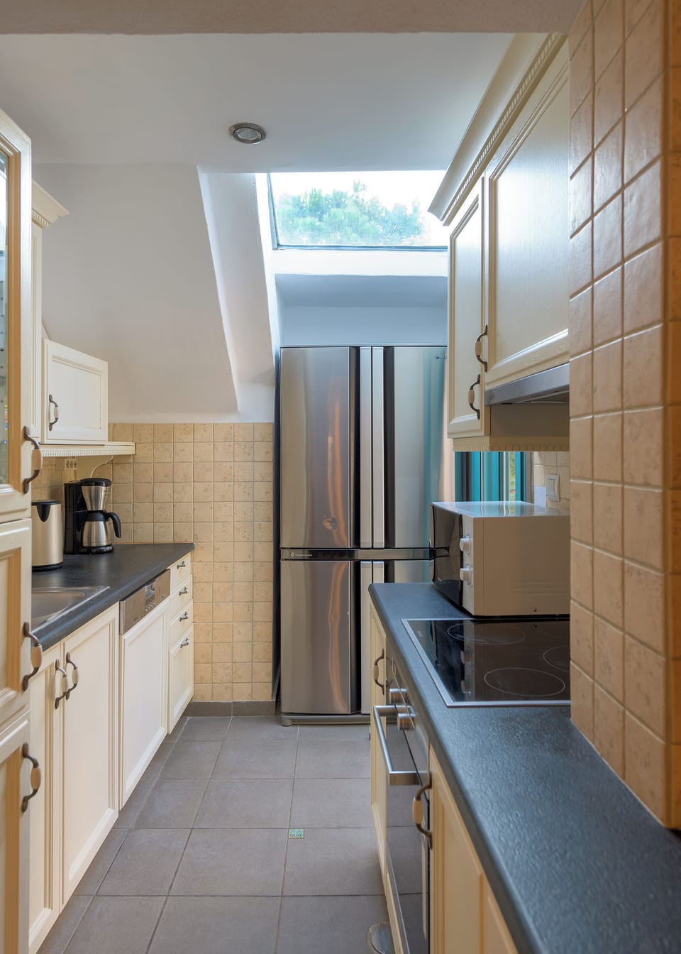 Villa Mary's Holiday House | Private kitchen | Full-size fridge, microwave, oven, stovetop