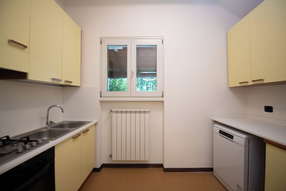 Family Villa, Garden View | Private kitchen | Electric kettle, toaster