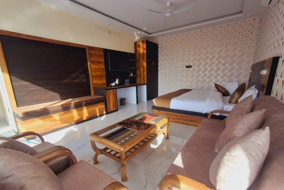 In-room safe, desk, iron/ironing board, free WiFi
