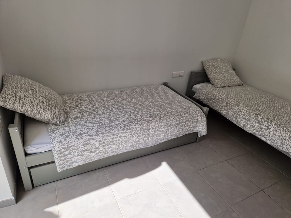 Double Room, Courtyard View | Soundproofing, bed sheets