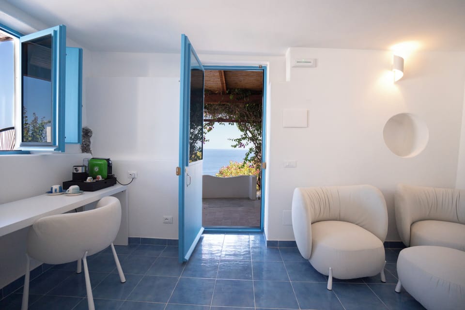 Romantic Suite, Sea View | In-room safe, desk, blackout drapes, soundproofing
