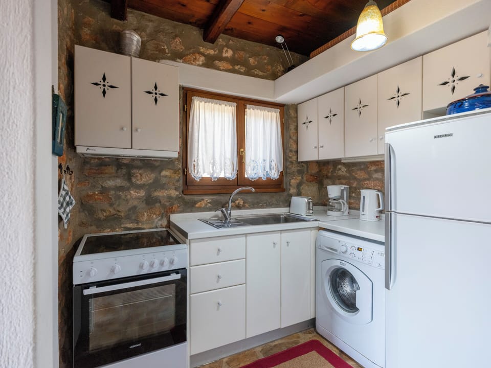 House, Partial Sea View | Private kitchen | Espresso maker, electric kettle, dining tables