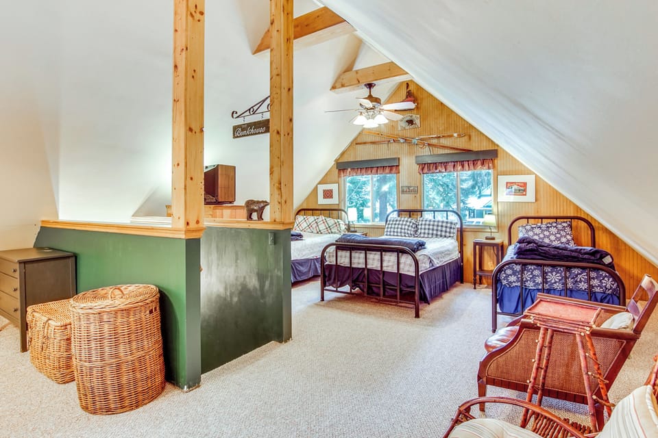 1 Mi to Lake Easton: Cozy Cascades Cabin! Cottage in Easton