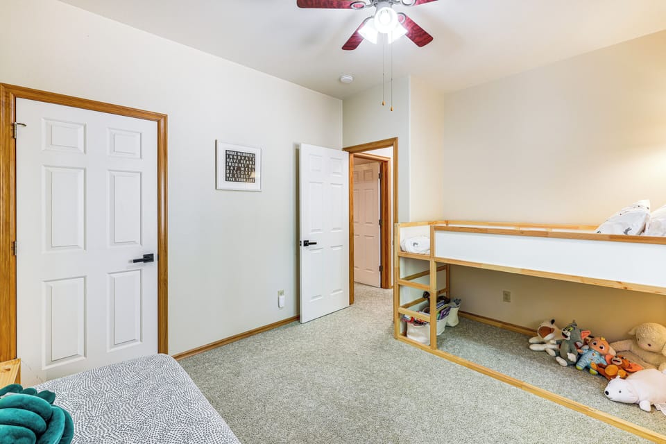 House (3 Bedrooms) | Interior
