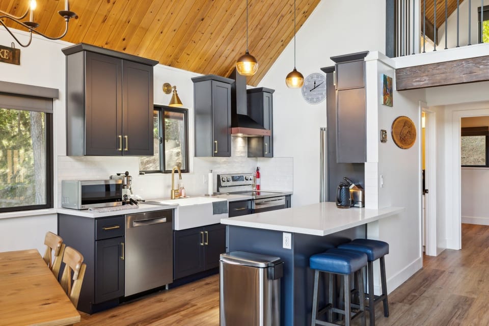 House, 3 Bedrooms | Private kitchen | Fridge, oven, coffee/tea maker, toaster
