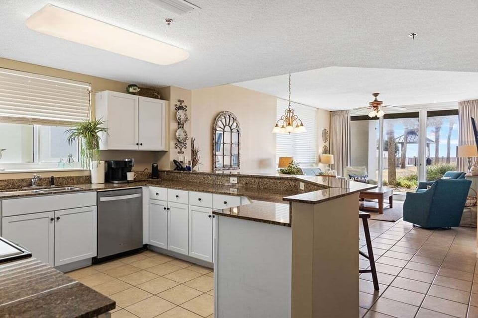Condo, 3 Bedrooms | Private kitchen | Coffee/tea maker, fridge, oven, toaster