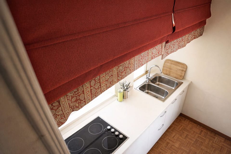 Classic Condo, Balcony, City View | Private kitchen | Microwave