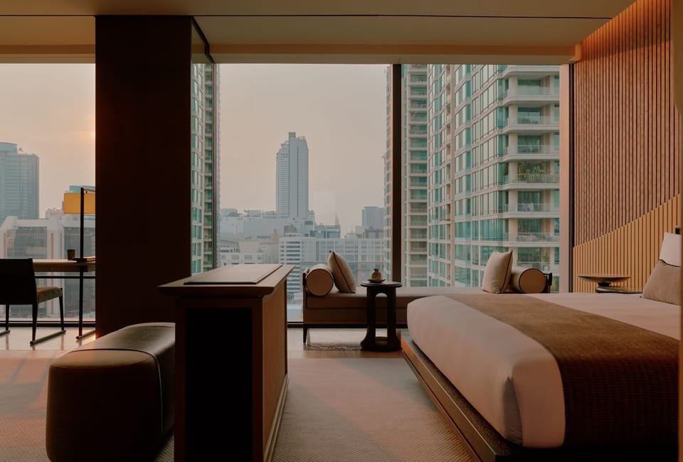 Premier Suite | Desk, laptop workspace