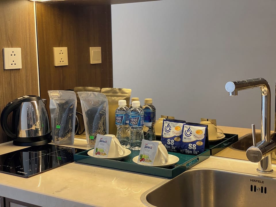 Room, 1 King Bed, Sea View | Hypo-allergenic bedding, memory foam beds, minibar