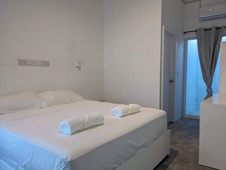 Double Room, Courtyard View | Desk, free WiFi