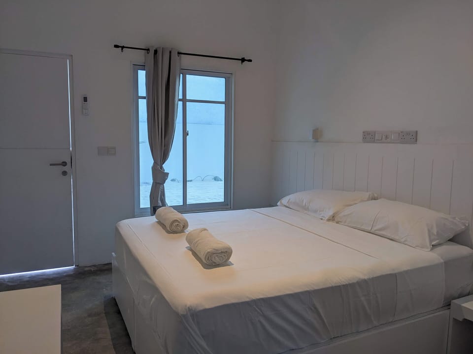 Double Room, Courtyard View | Desk, free WiFi