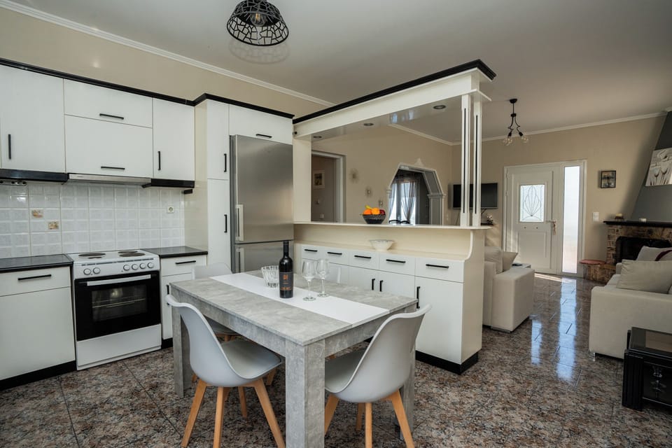 Apartment, 3 Bedrooms | Private kitchen | Espresso maker, coffee/tea maker, electric kettle