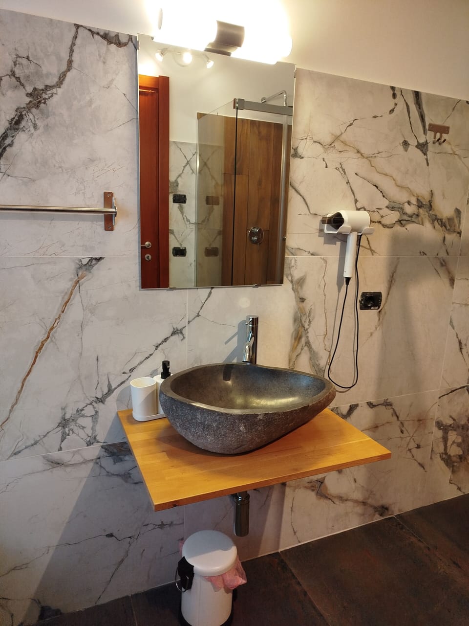 Room, Balcony, Mountain View | Bathroom | Shower, hair dryer, bidet, towels