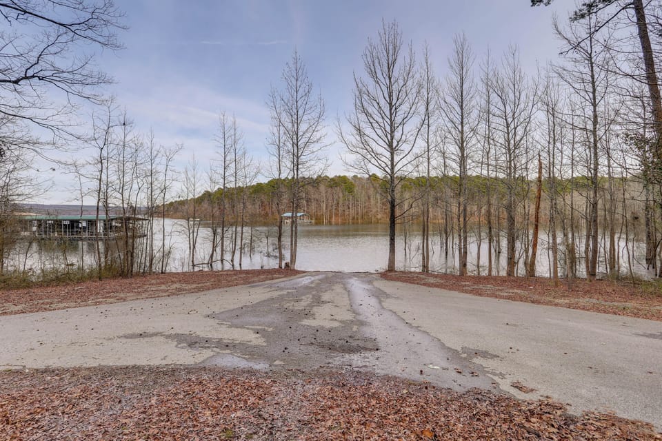 House (6 Bedrooms) | Interior