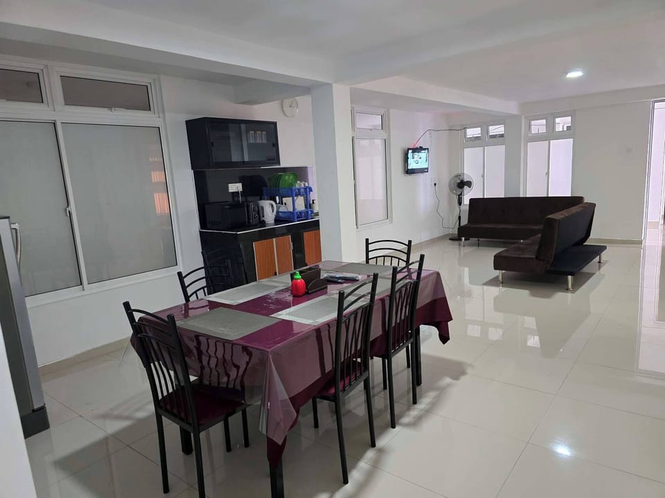 Room, 1 Bedroom, Accessible, Smoking | Dining room