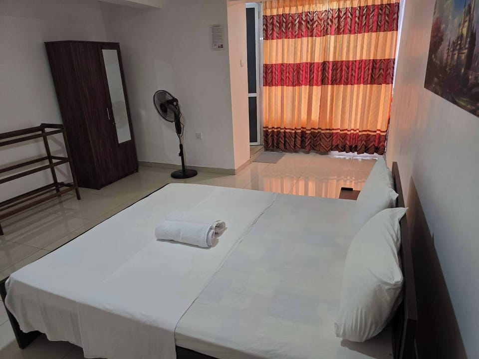 Room, 1 Bedroom, Accessible, Smoking | 1 bedroom