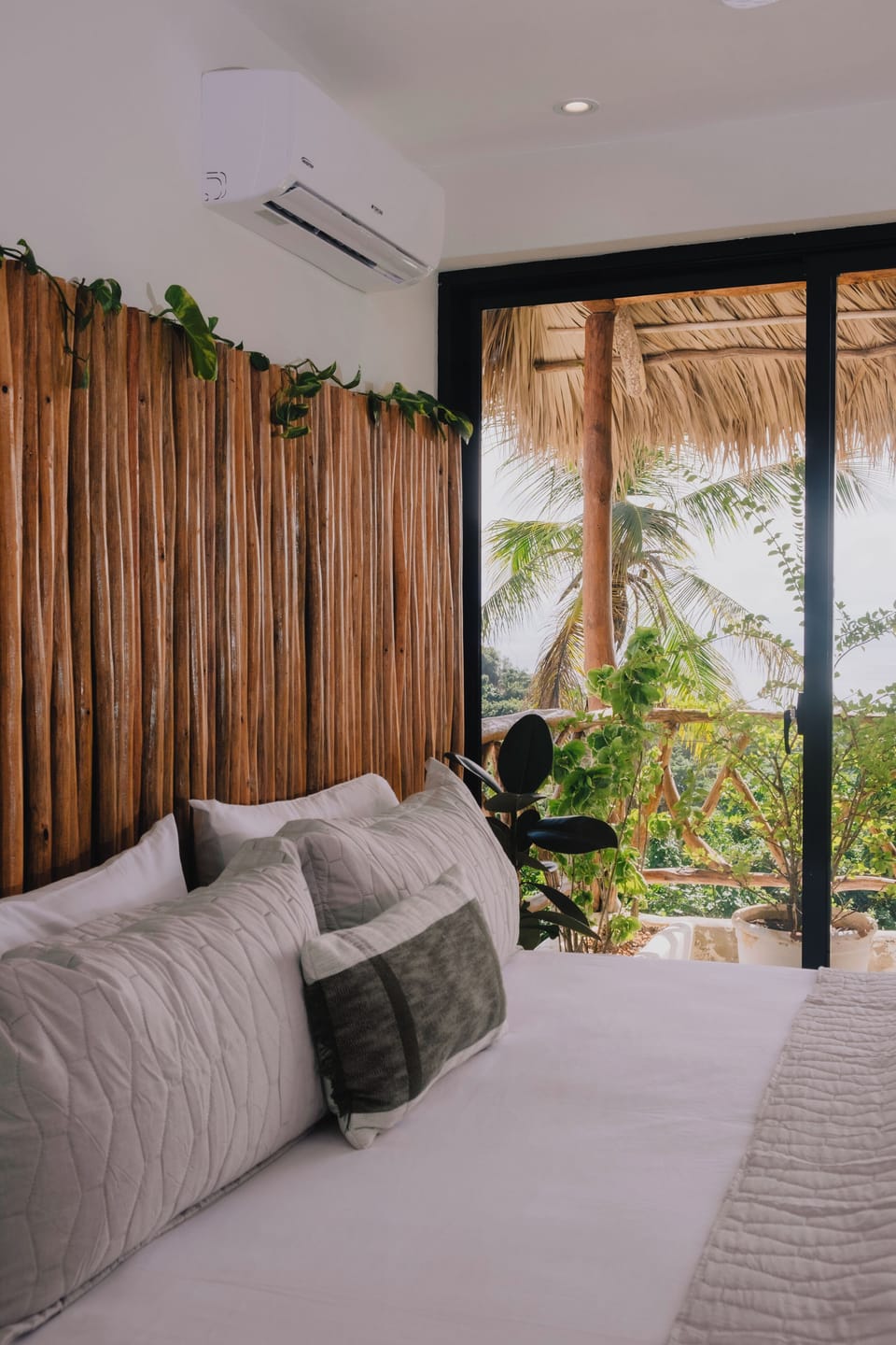 Superior Suite, Balcony, Sea View | Living area