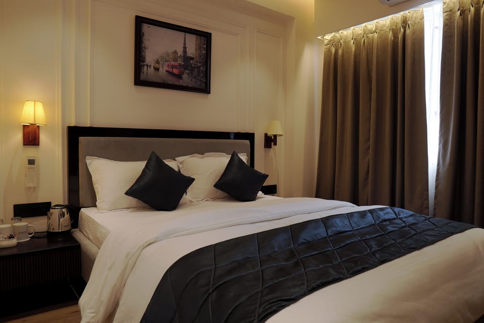 Deluxe Double Room, 1 Queen Bed, Smoking, City View | Free WiFi
