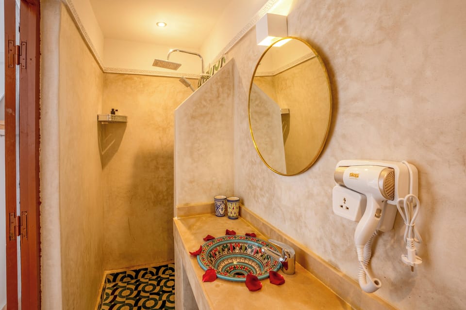 Shower, soap, shampoo, toilet paper