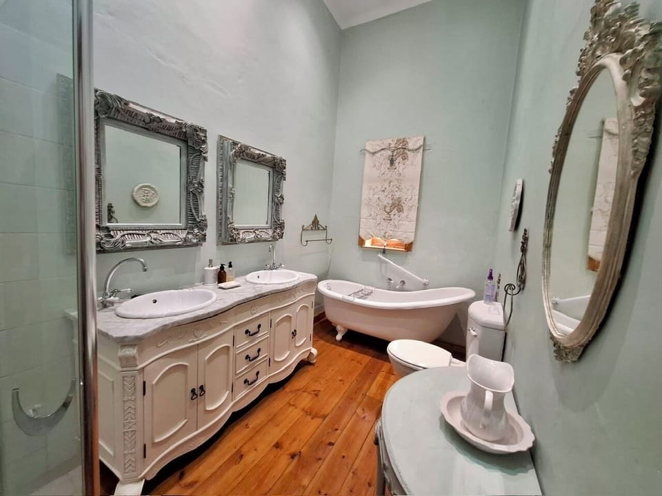 Comfort Twin Room | Bathroom | Free toiletries, hair dryer, towels, soap