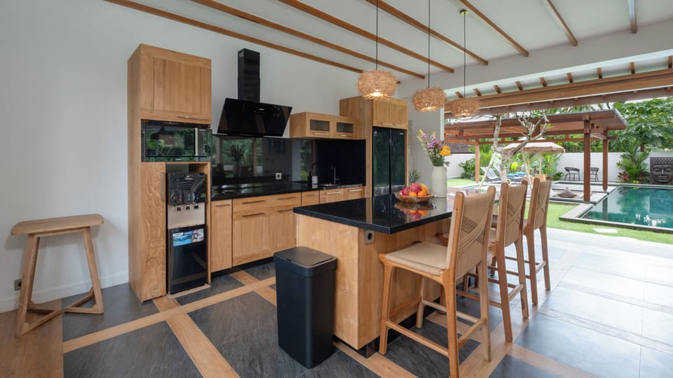 Villa, 4 Bedrooms | Private kitchen | Microwave, stovetop, toaster, highchair