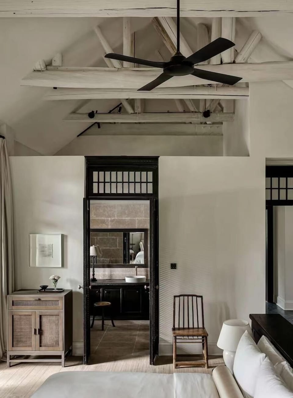 Exclusive Double Room, City View | Living room
