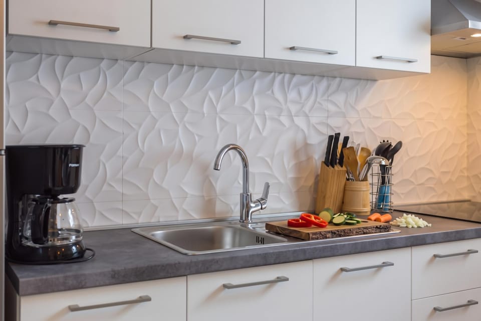 Standard Apartment, 2 Bedrooms, Microwave (Apt Alice - Lovely Terrace & Garage) | Private kitchen