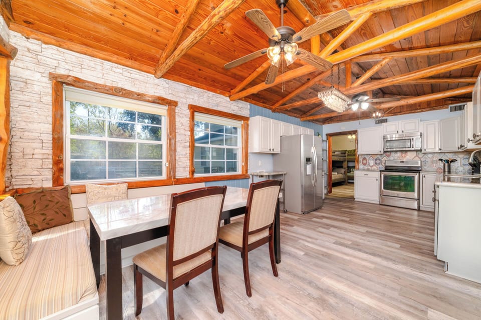 Basic House, Patio | Private kitchen | Full-size fridge, microwave, oven, stovetop