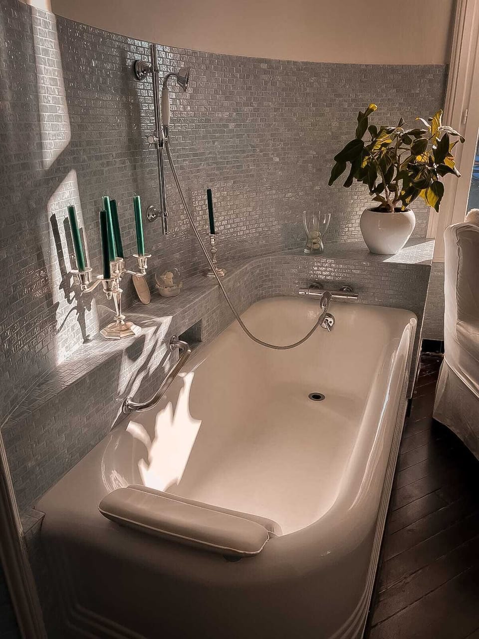 Luxury Suite, Ensuite, City View | Bathroom | Hair dryer, bathrobes, slippers, towels